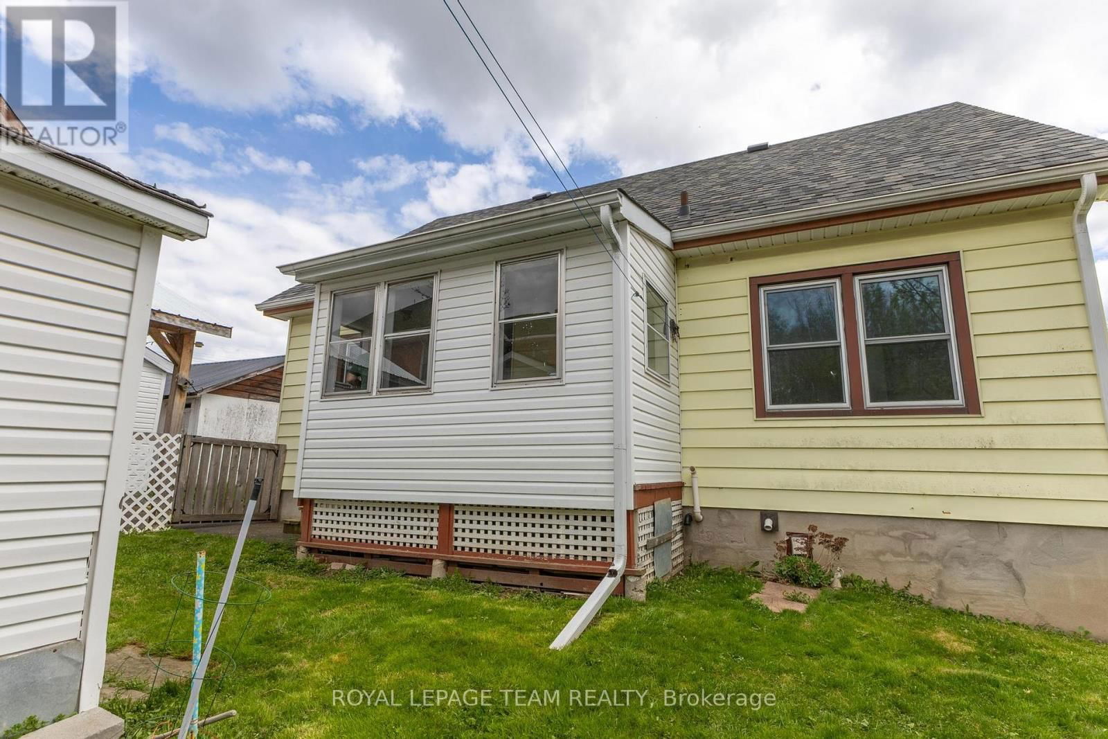 168 MUNROE AVENUE WEST Image 26