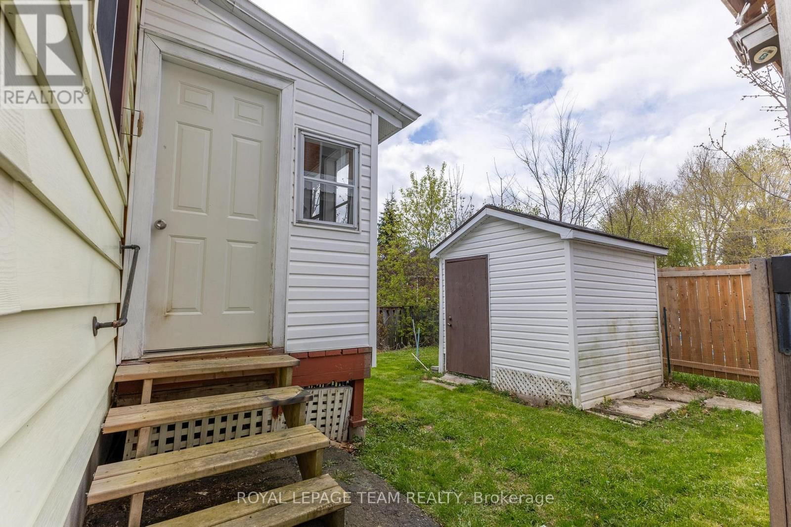 168 MUNROE AVENUE WEST Image 27