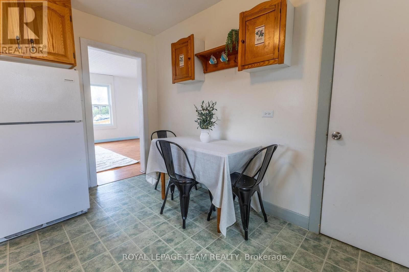168 MUNROE AVENUE WEST Image 6