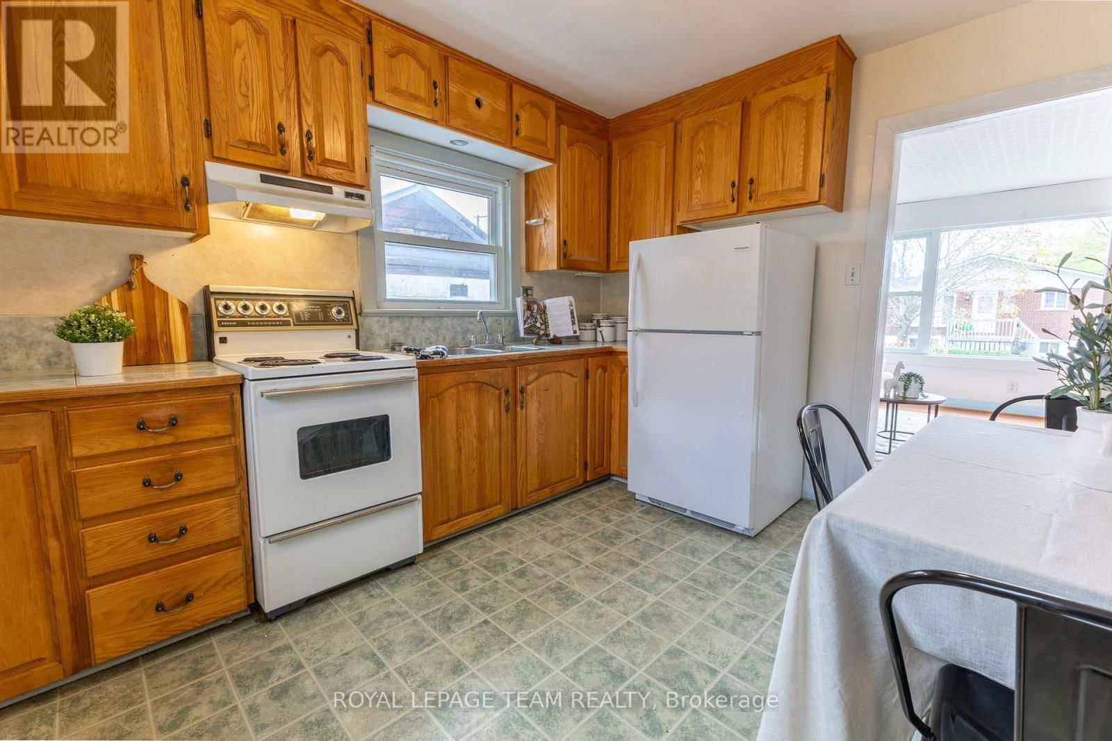 168 MUNROE AVENUE WEST Image 7