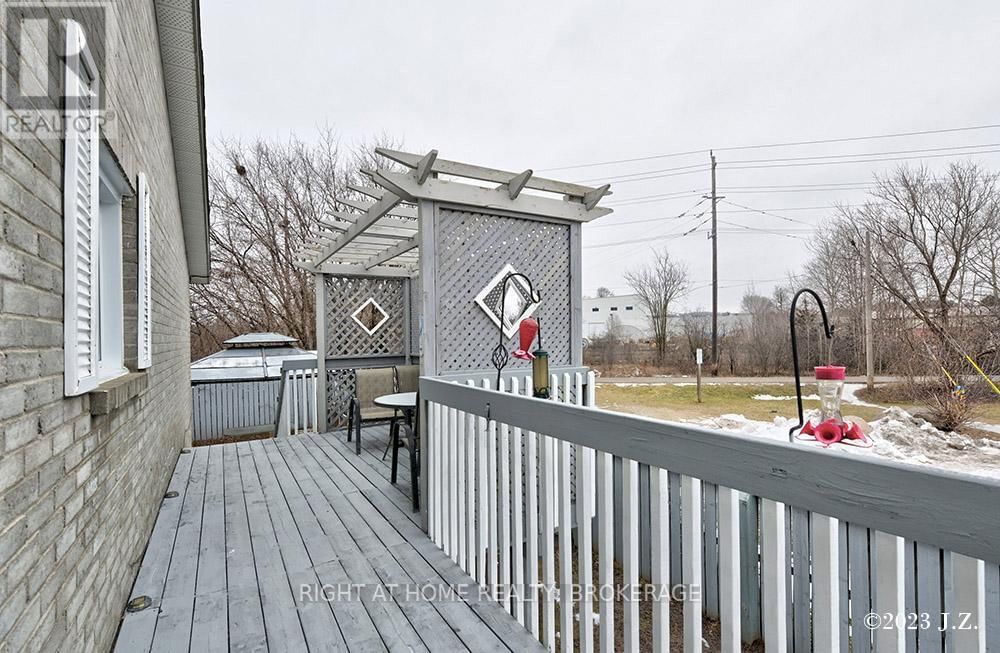 839 MOUNTAIN ASH ROAD WEST Image 27