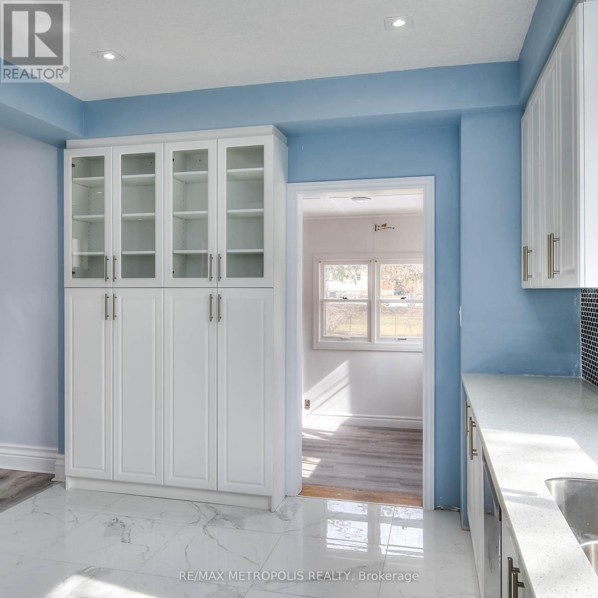 539 MOORE STREET Image 11