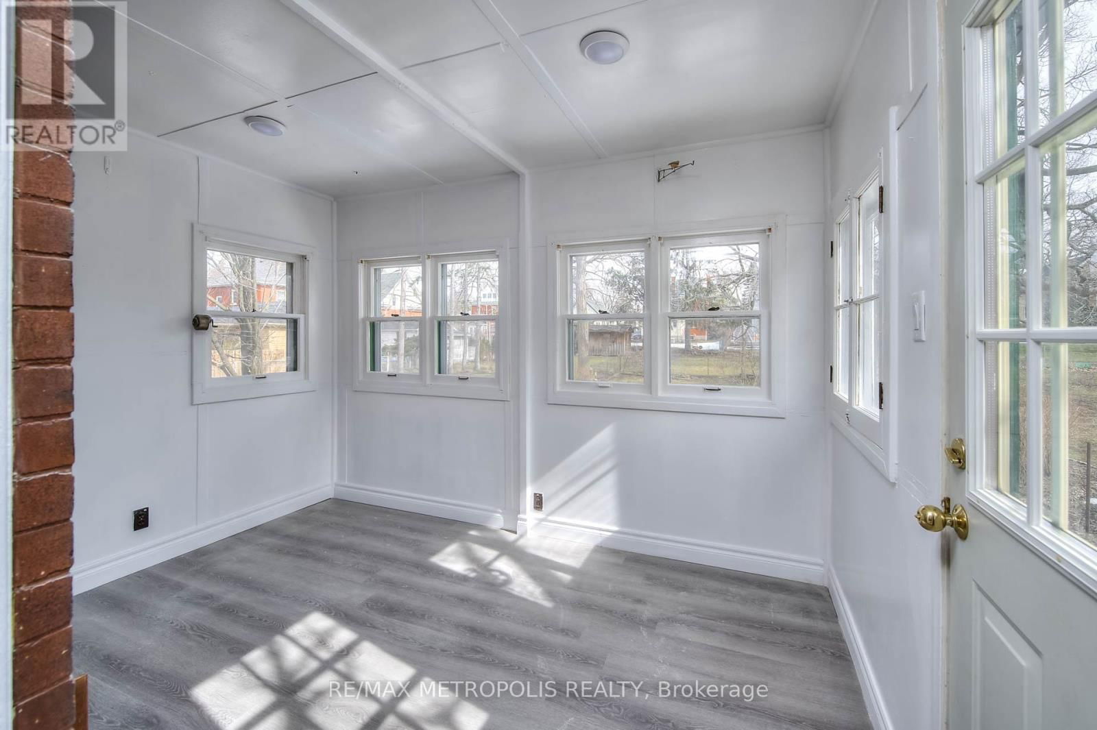 539 MOORE STREET Image 13