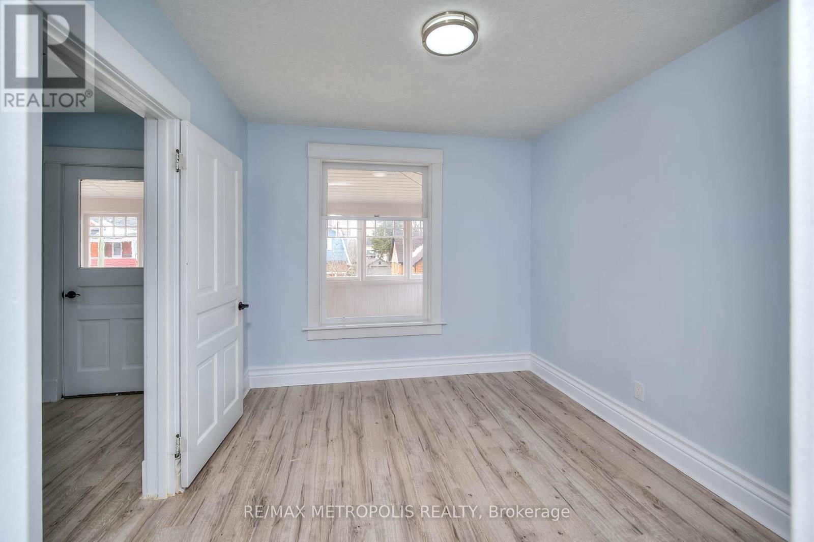 539 MOORE STREET Image 16