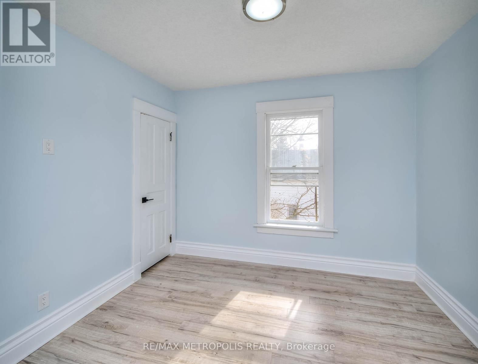 539 MOORE STREET Image 17