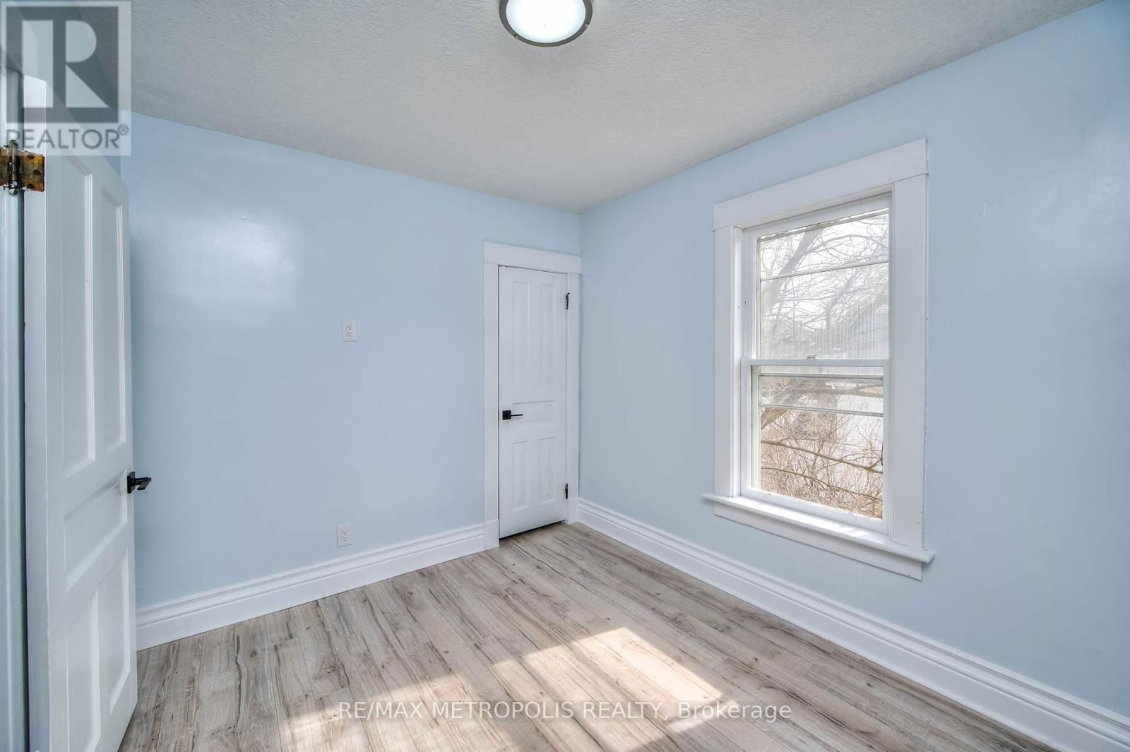 539 MOORE STREET Image 18