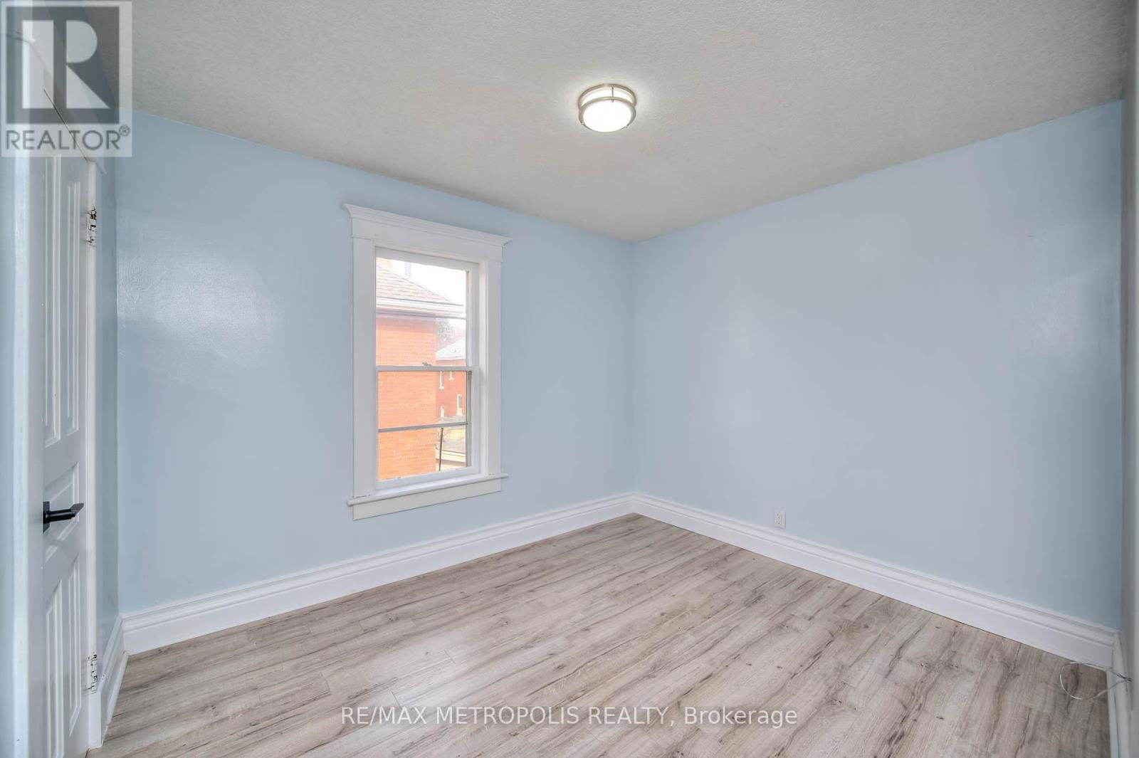 539 MOORE STREET Image 19