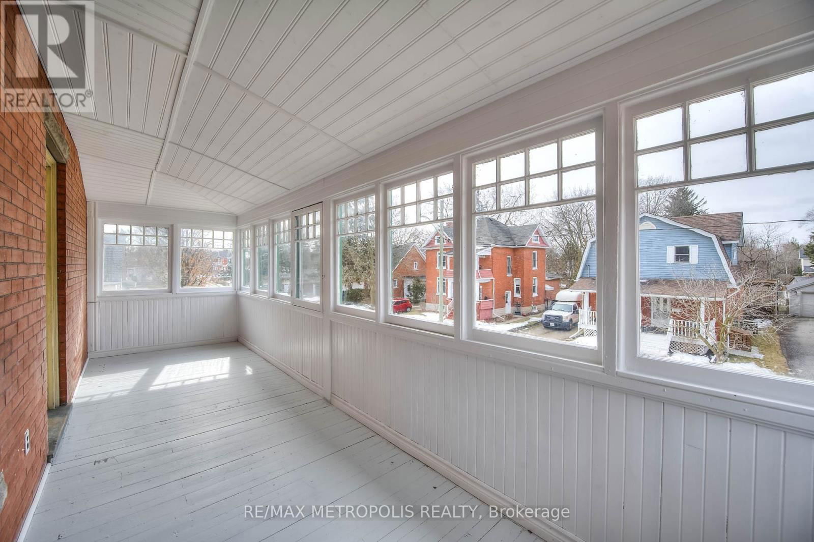 539 MOORE STREET Image 23