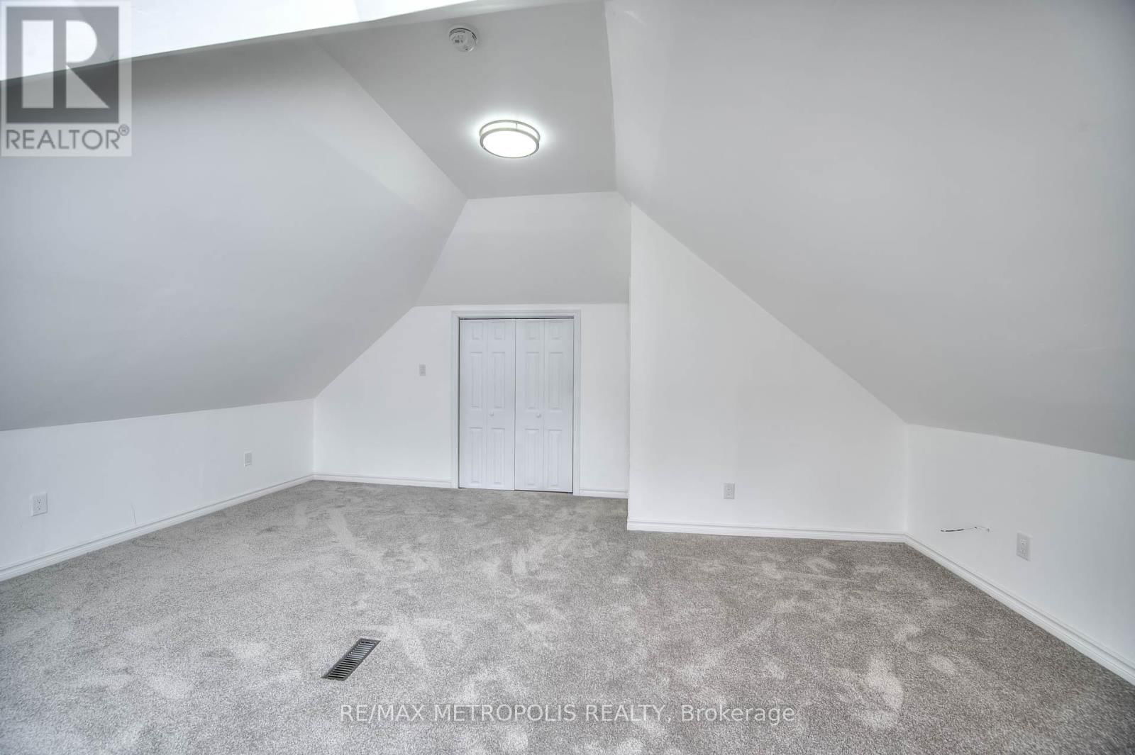 539 MOORE STREET Image 25