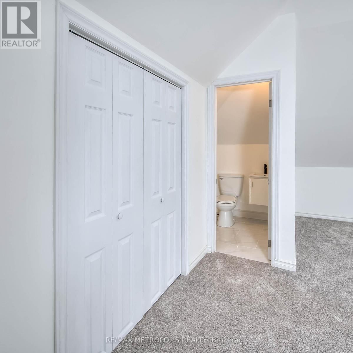 539 MOORE STREET Image 27