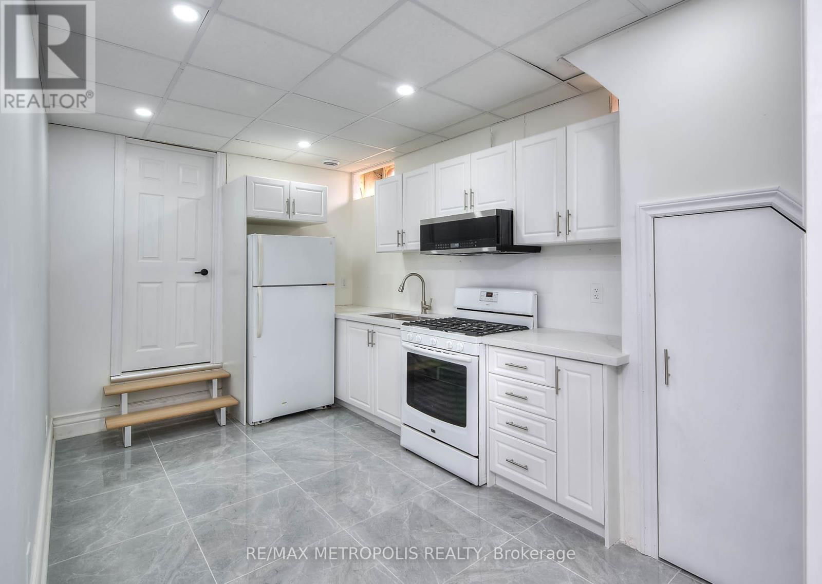 539 MOORE STREET Image 29