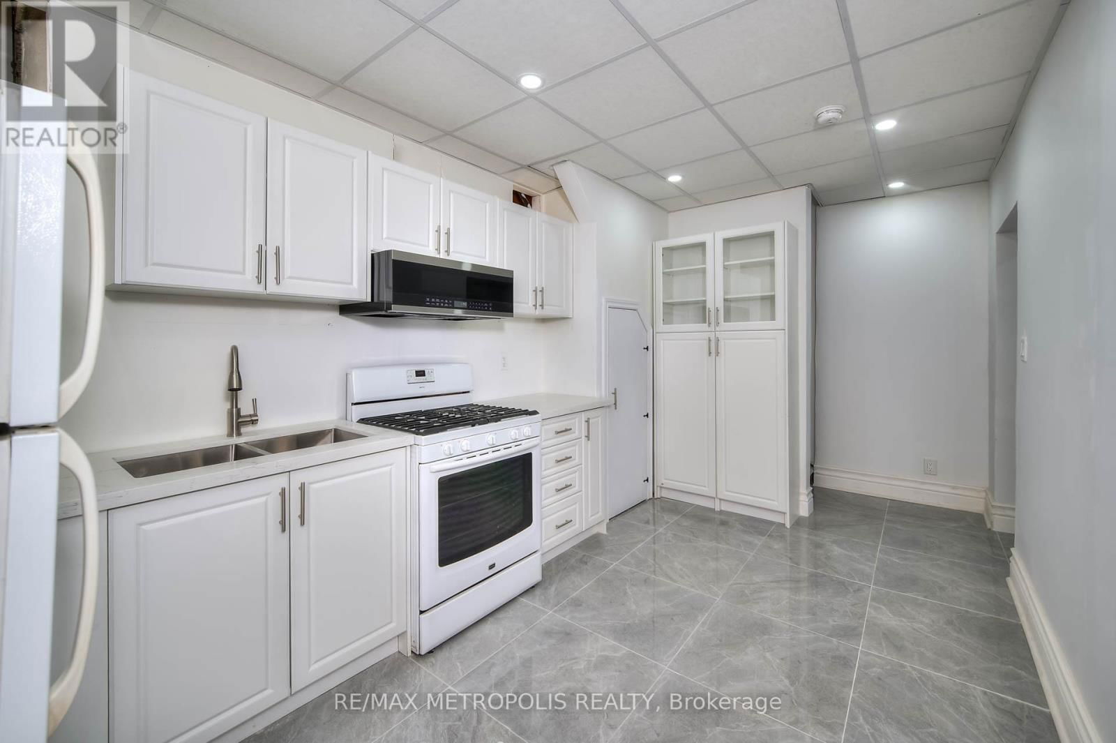 539 MOORE STREET Image 30