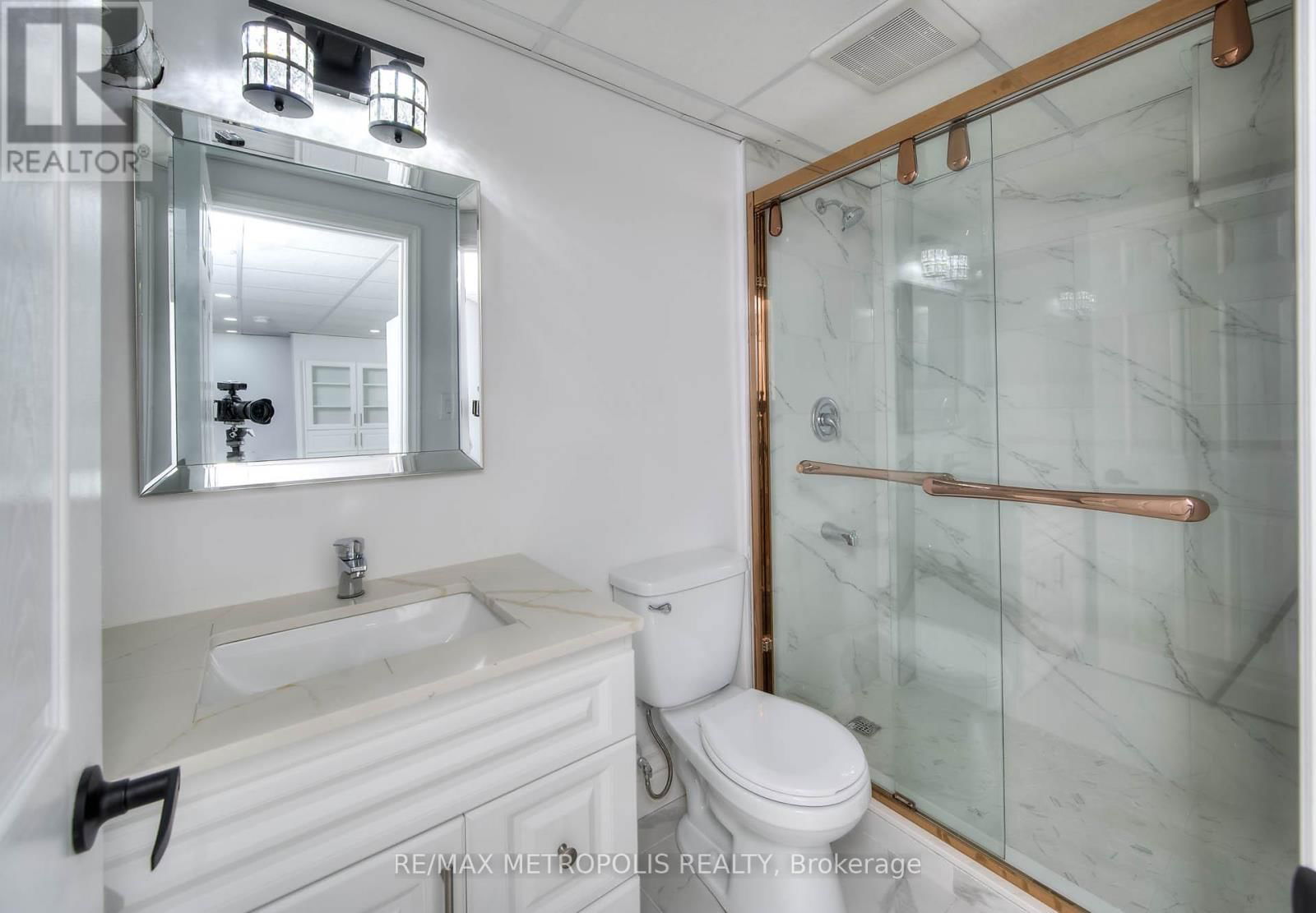 539 MOORE STREET Image 31