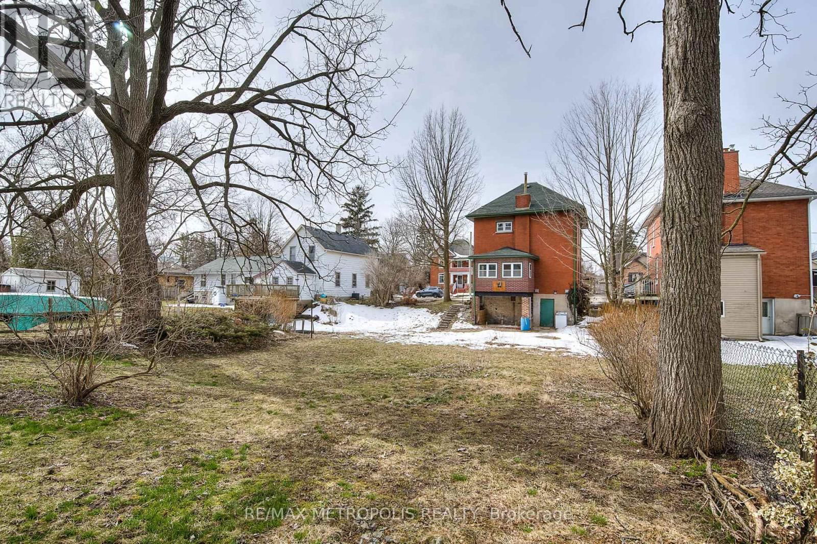 539 MOORE STREET Image 36
