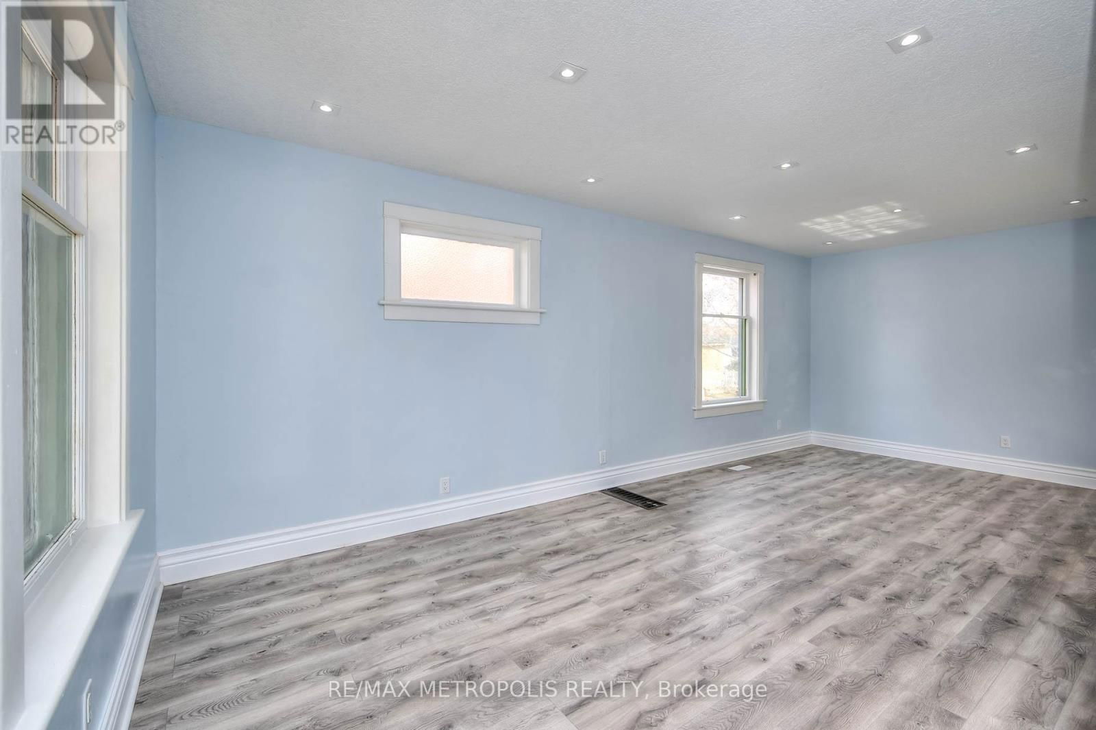 539 MOORE STREET Image 6