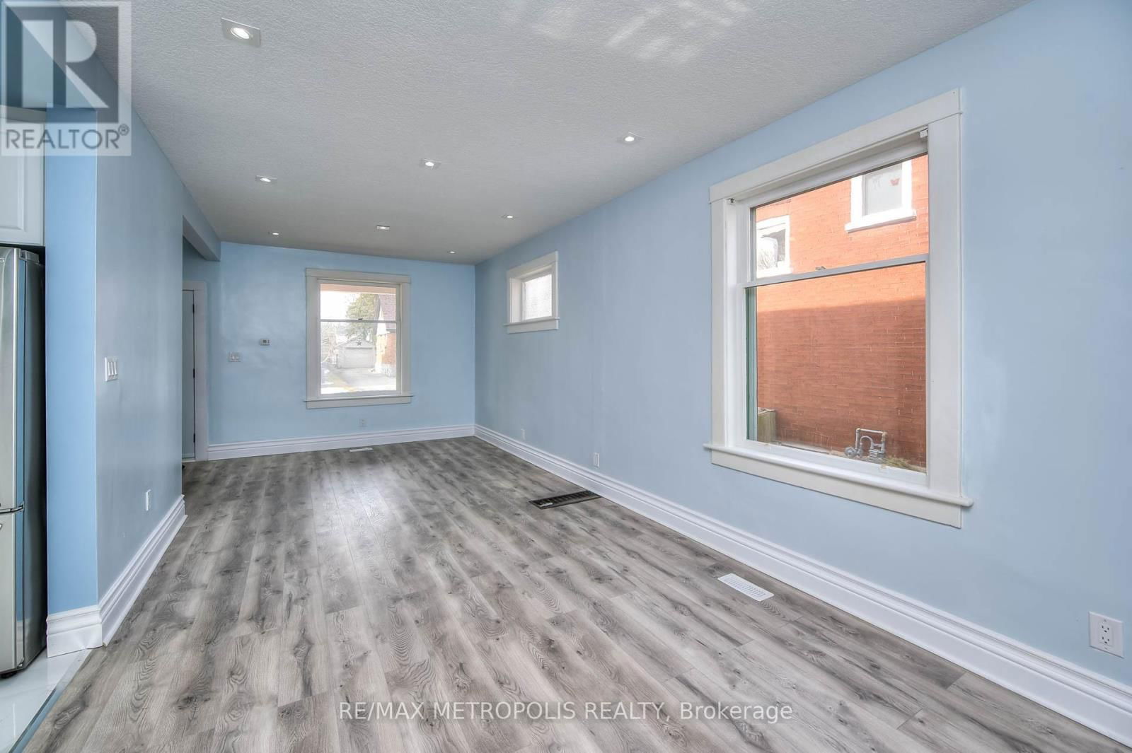 539 MOORE STREET Image 8