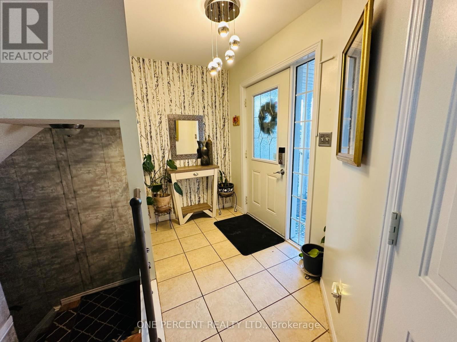 160 HIDDEN CREEK DRIVE Image 2