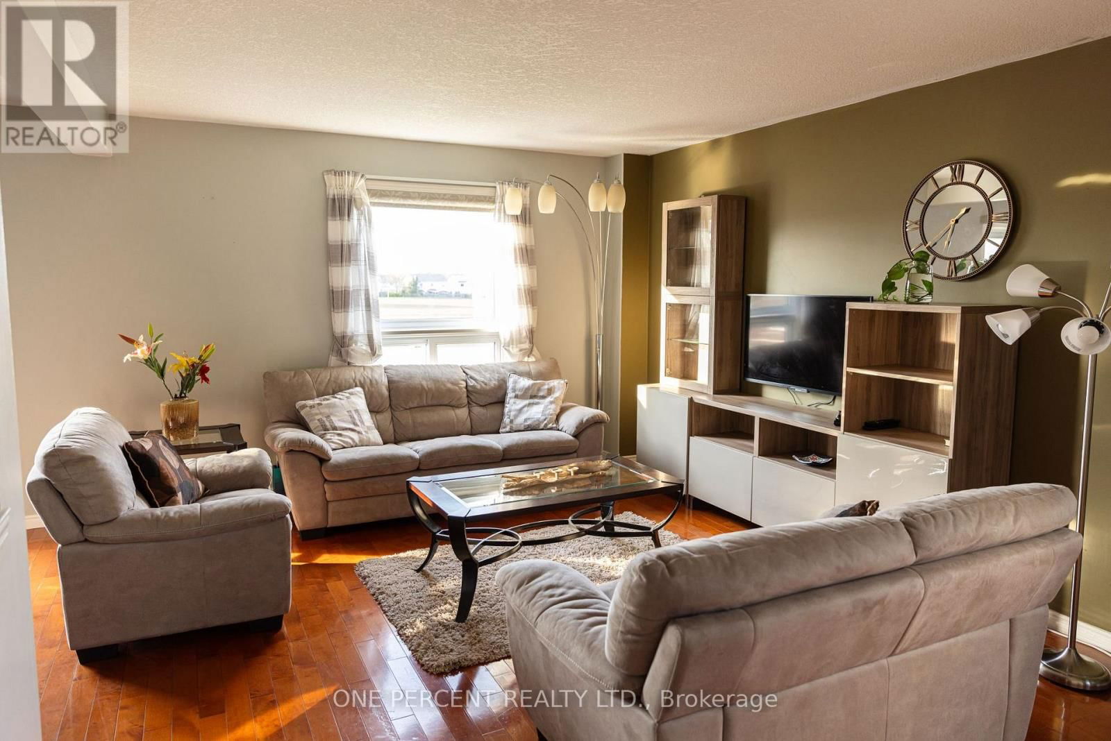 160 HIDDEN CREEK DRIVE Image 4