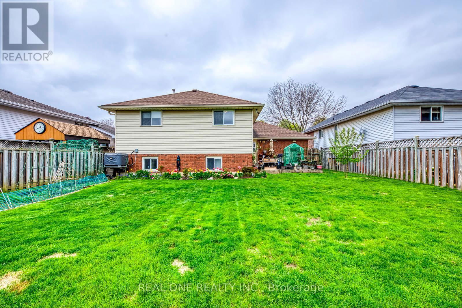 47 TRILLIUM WAY Image 31