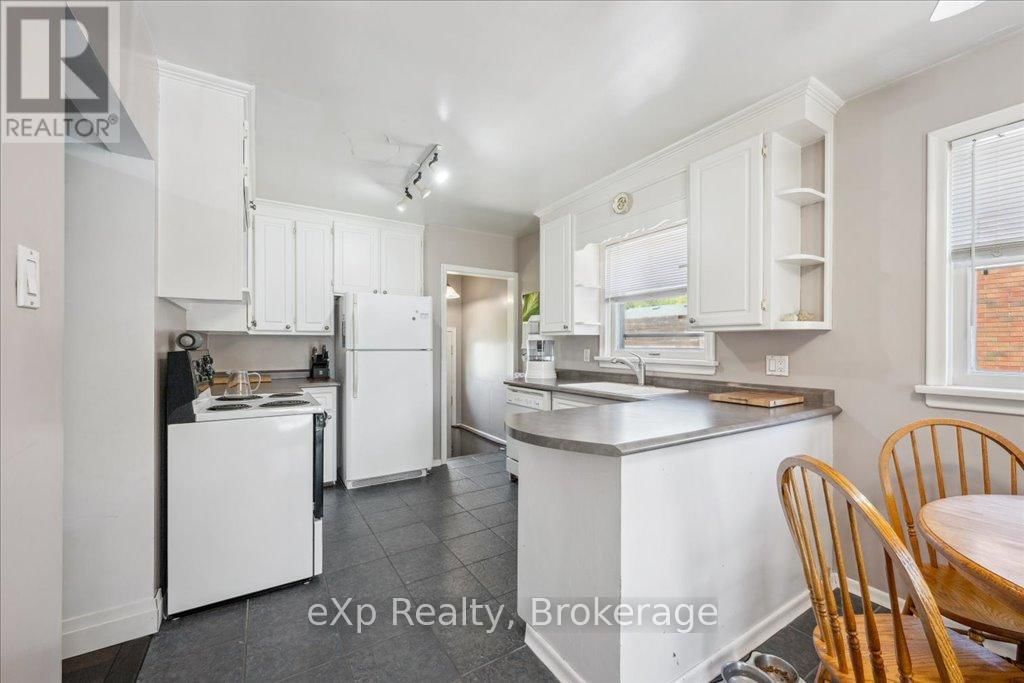 12 LINCOLN CRESCENT Image 10