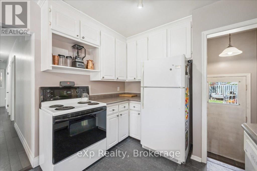 12 LINCOLN CRESCENT Image 12