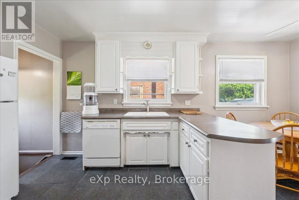 12 LINCOLN CRESCENT Image 15