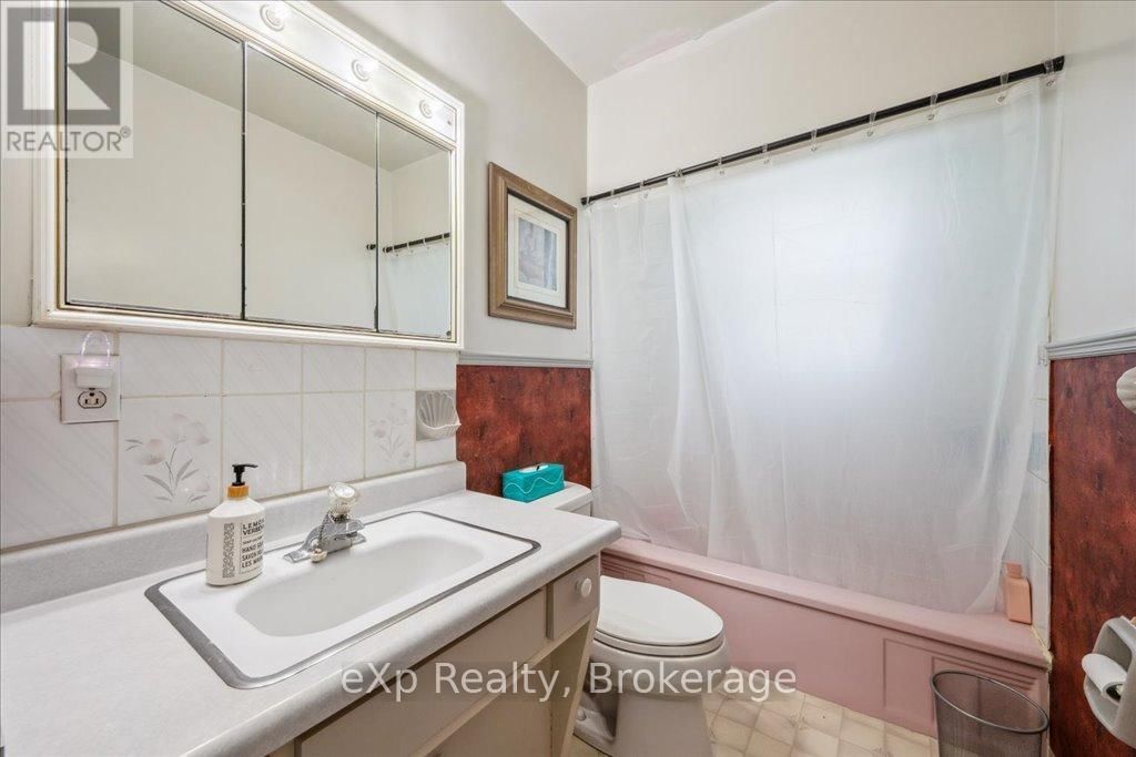 12 LINCOLN CRESCENT Image 21