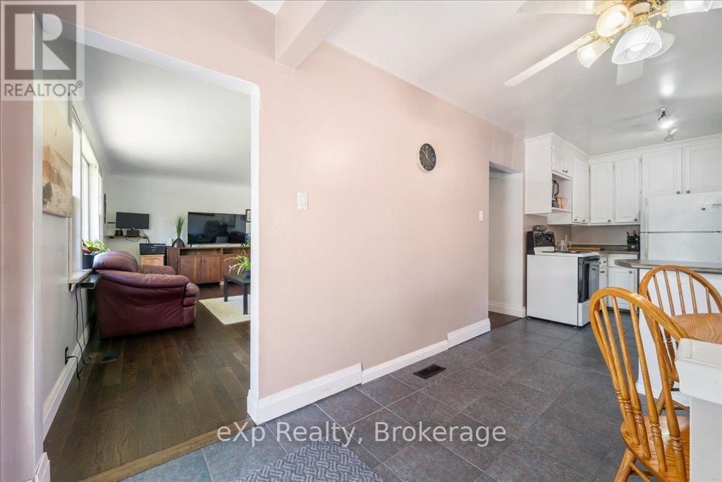 12 LINCOLN CRESCENT Image 4