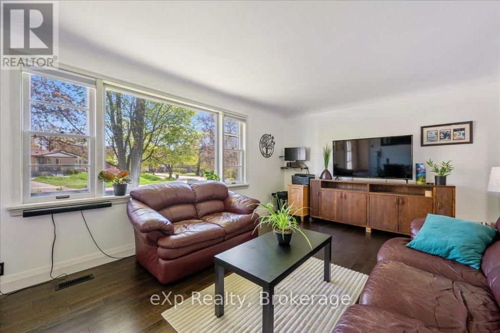 12 LINCOLN CRESCENT Image 6