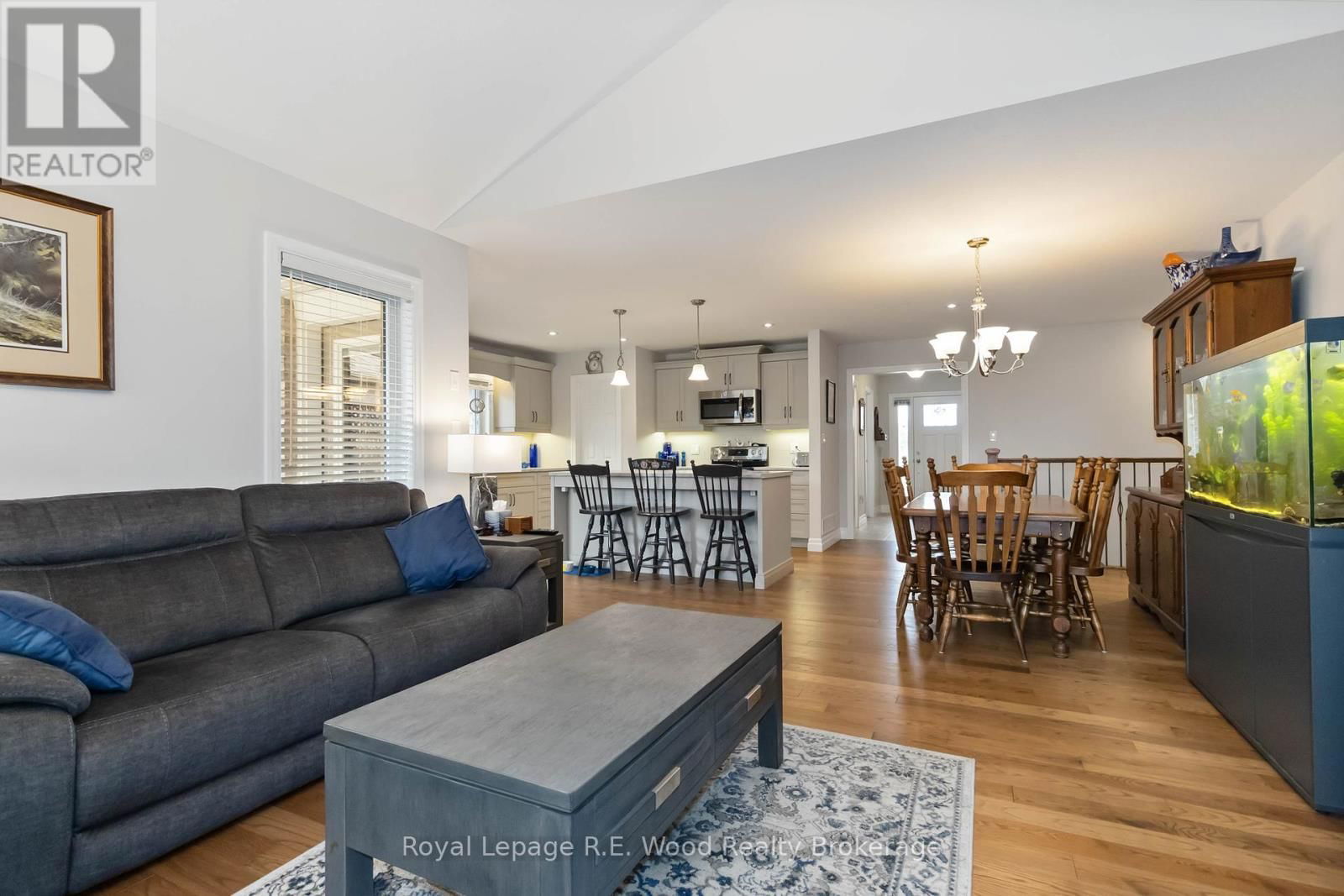 301 WILSON AVENUE Image 10
