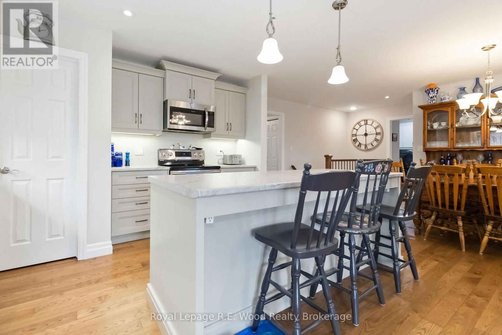 301 WILSON AVENUE Image 16