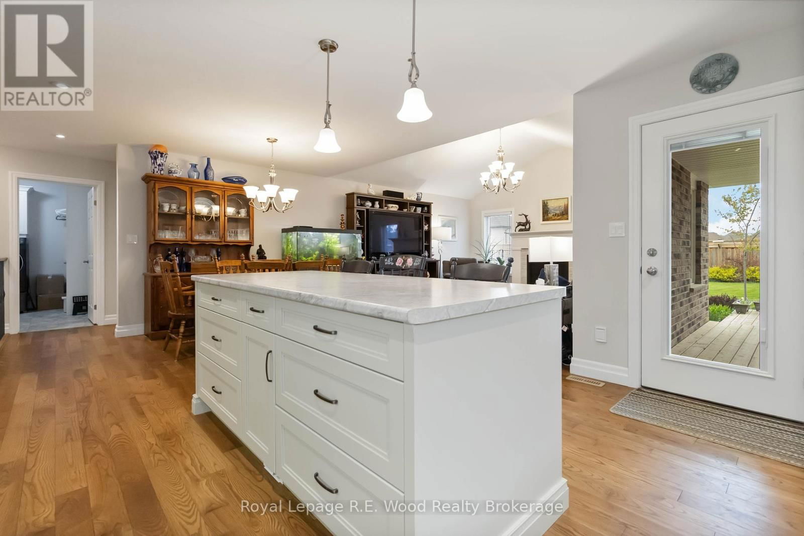 301 WILSON AVENUE Image 17