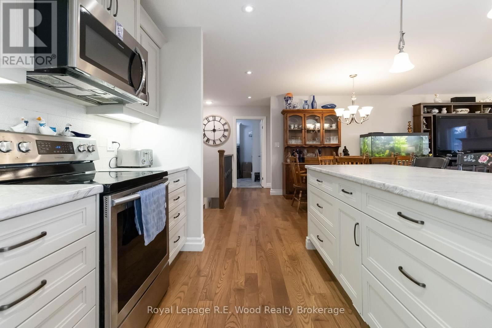 301 WILSON AVENUE Image 18