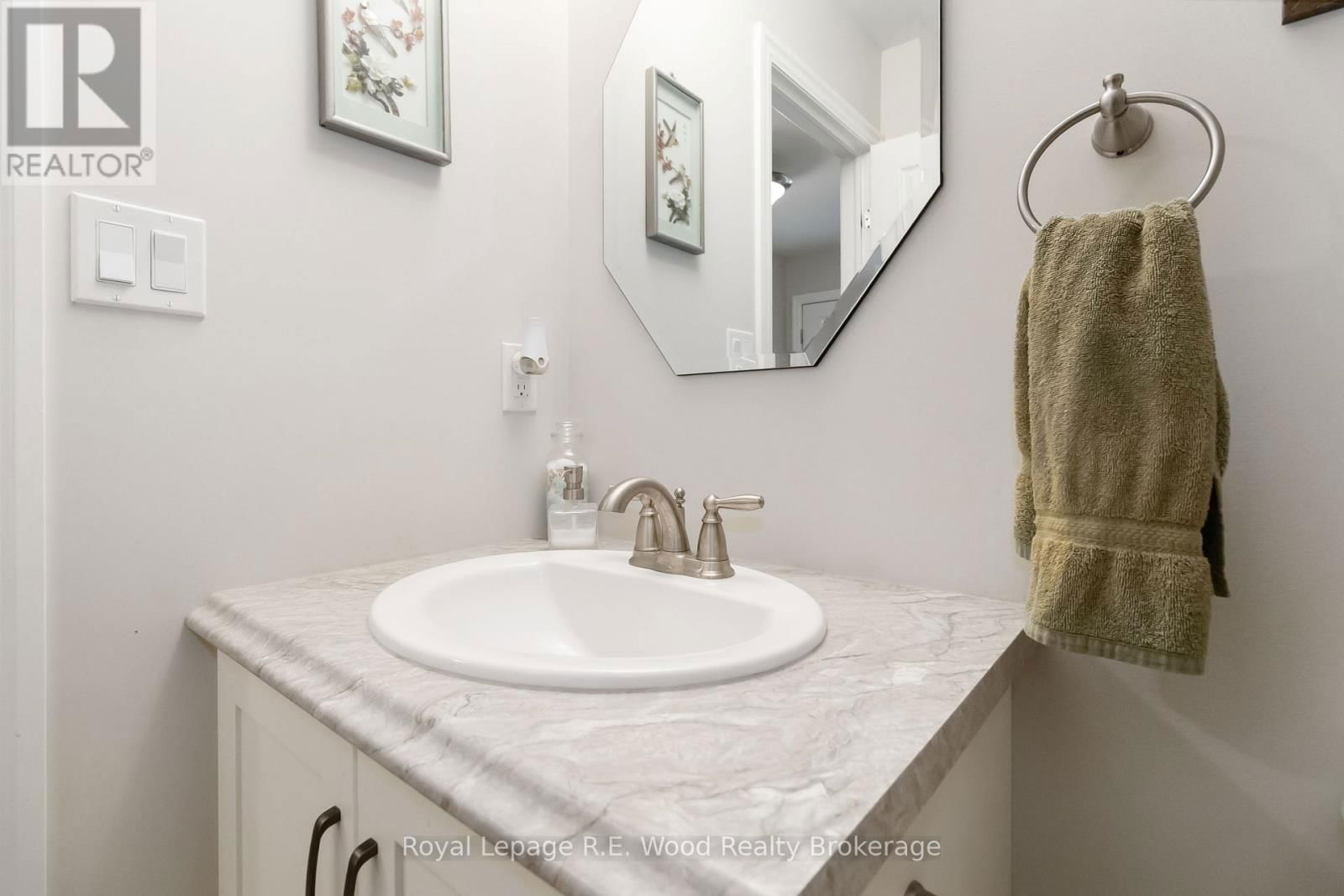 301 WILSON AVENUE Image 23