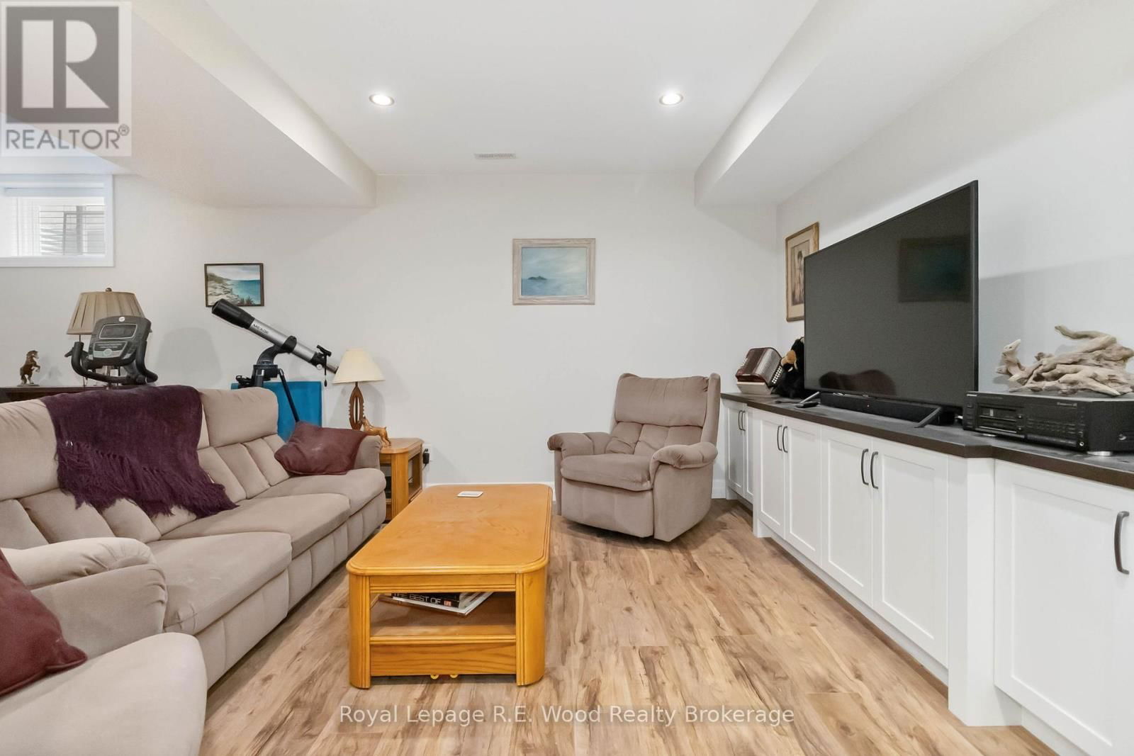 301 WILSON AVENUE Image 34