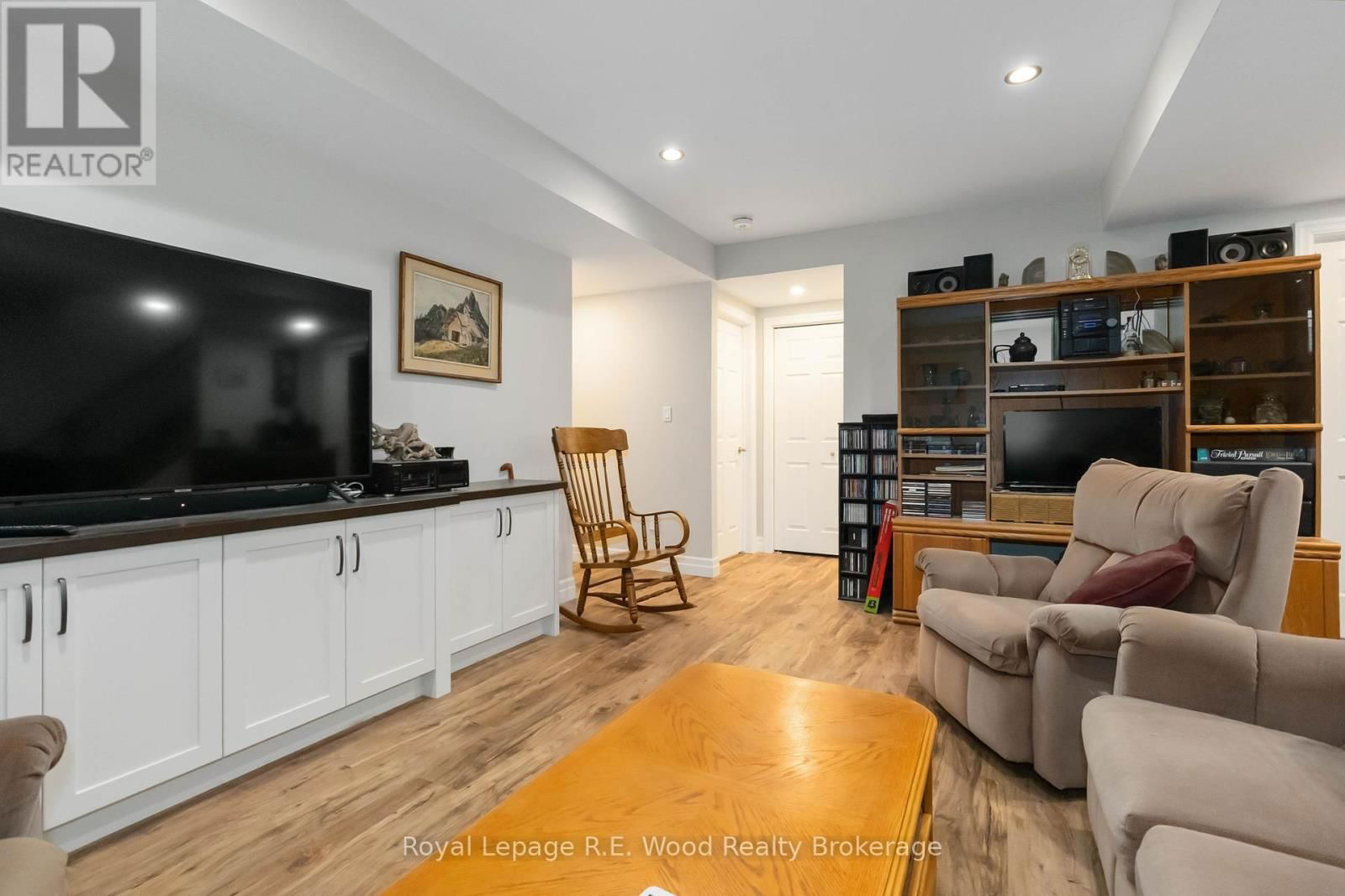 301 WILSON AVENUE Image 35