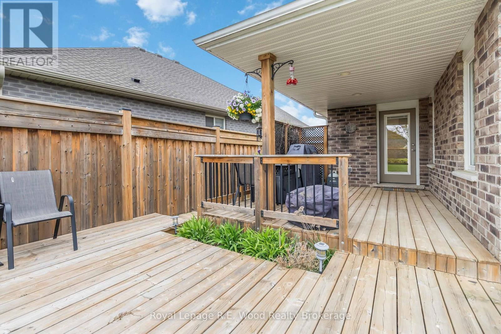 301 WILSON AVENUE Image 39