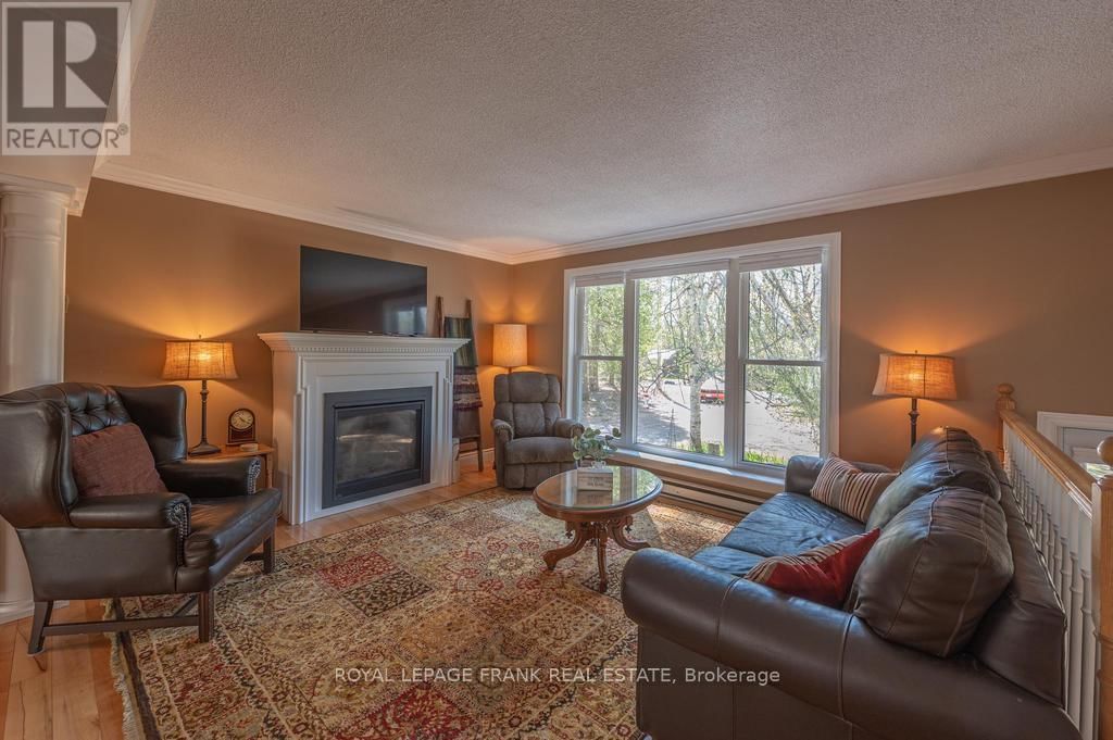 132 SUGARBUSH CRESCENT Image 11