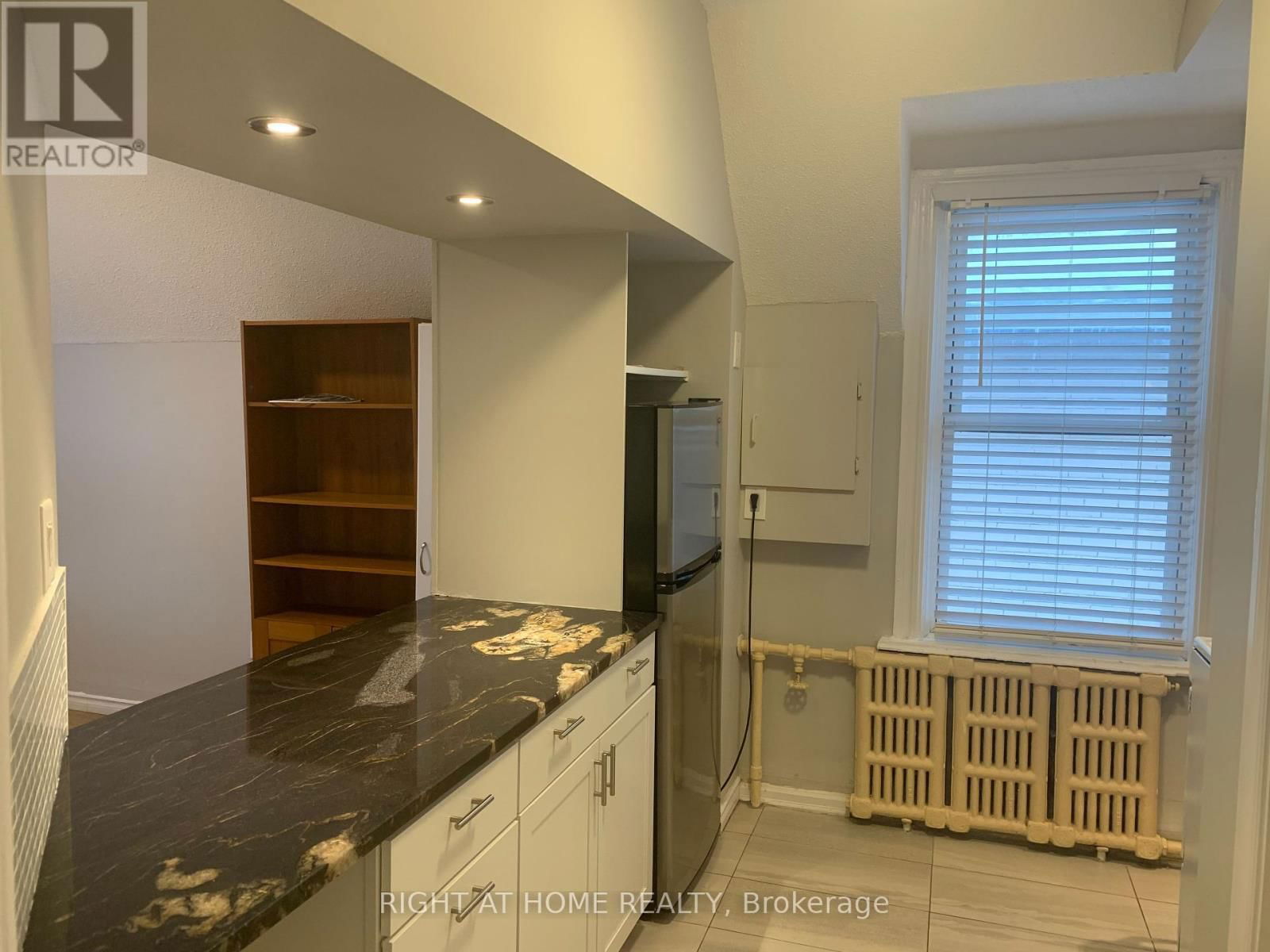 420 BRONSON AVENUE Image 16