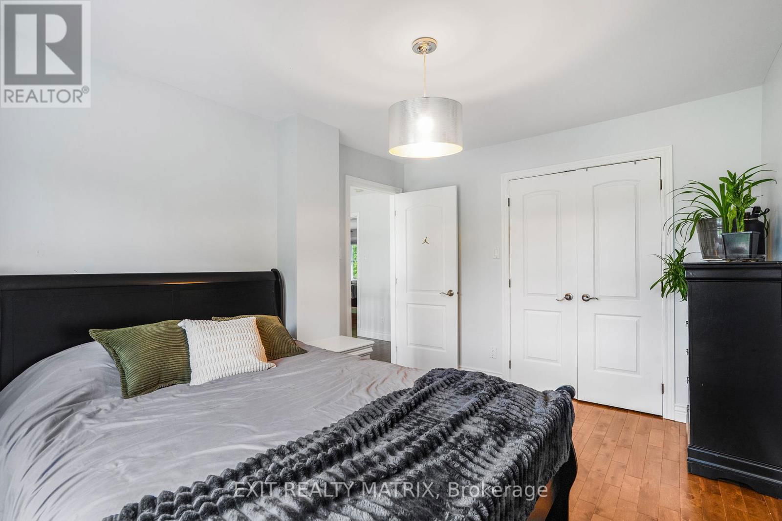 5 - 64 RADSTOCK LANE Image 26