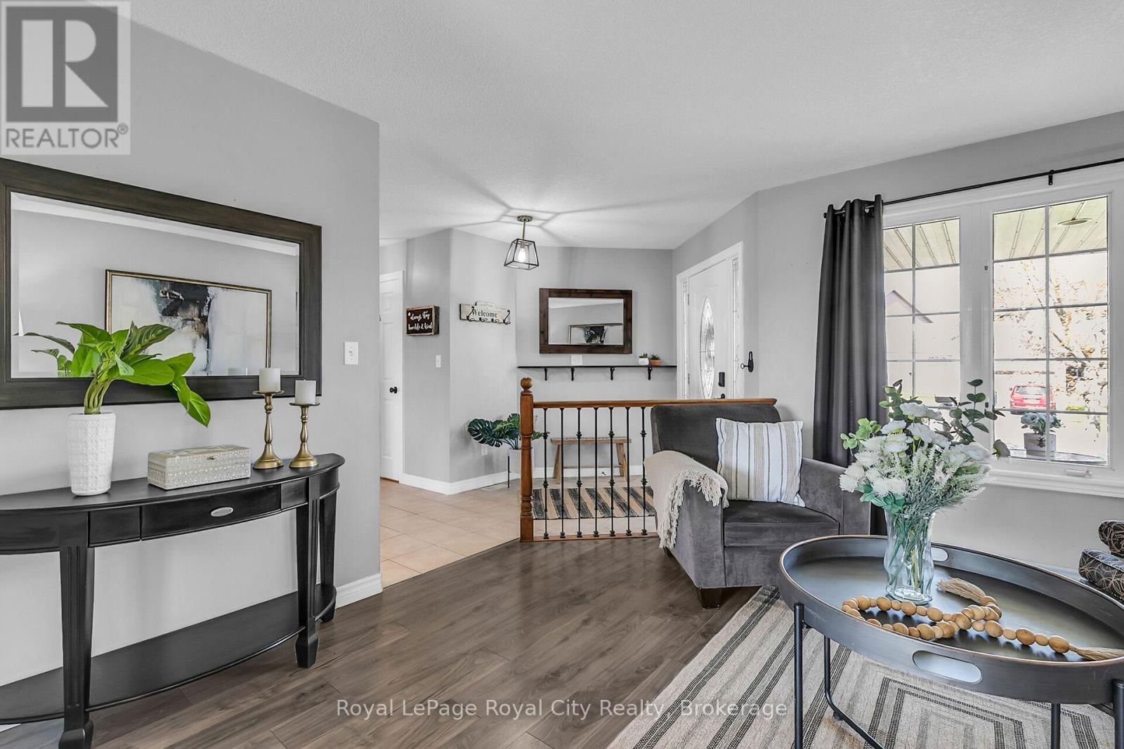 528 BLACK STREET Image 11