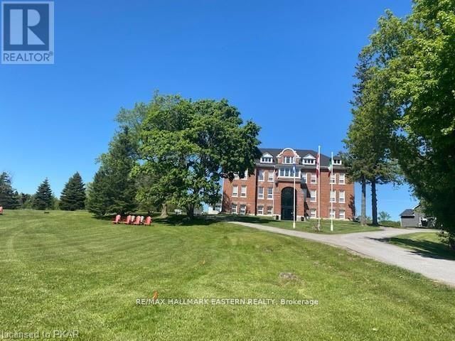 402 - 1354 YOUNGS POINT ROAD Image 1