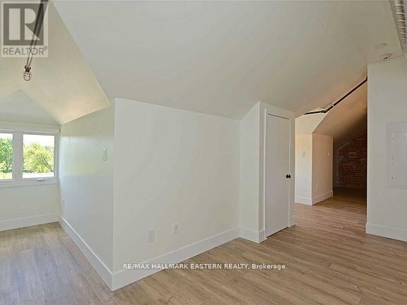 402 - 1354 YOUNGS POINT ROAD Image 14
