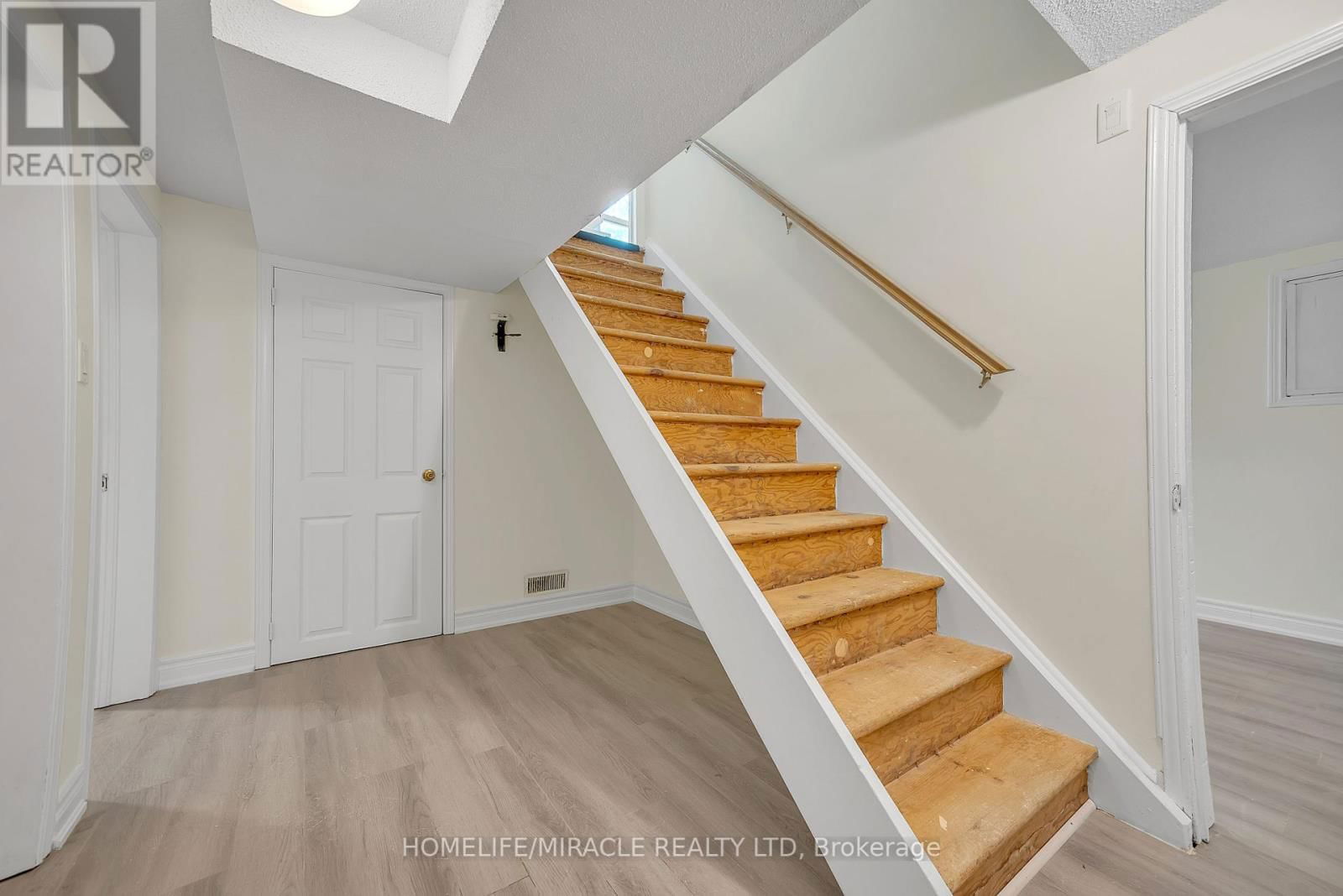 35 BRIDGE STREET WEST Image 16