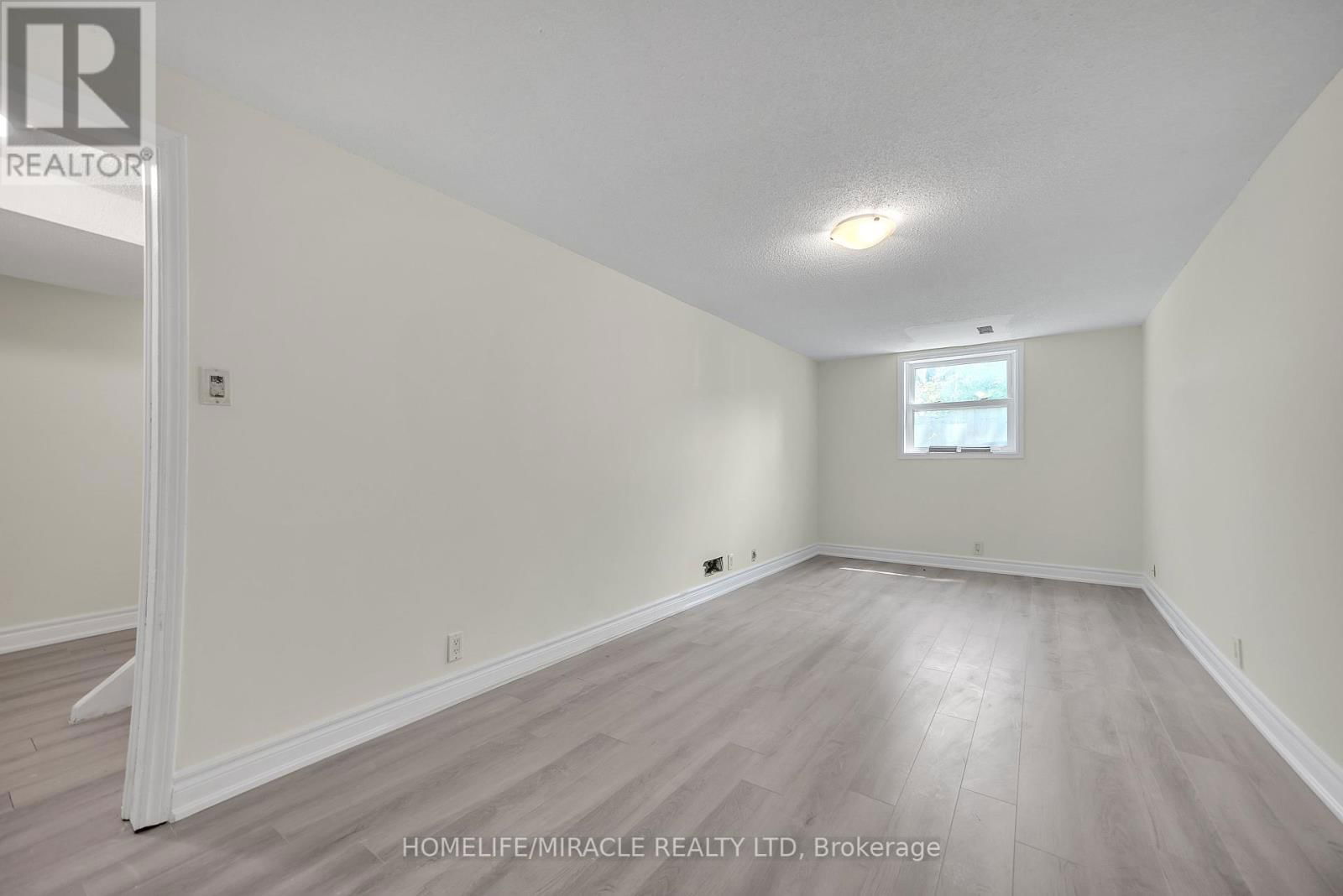 35 BRIDGE STREET WEST Image 21