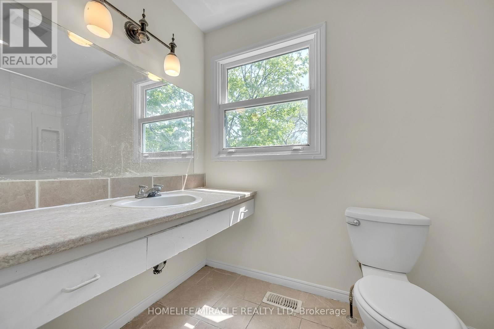 35 BRIDGE STREET WEST Image 23