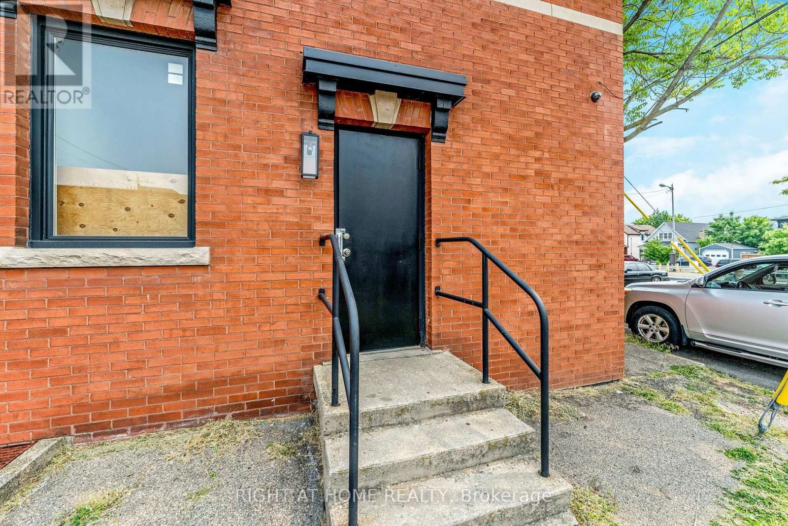 Main - 262 OTTAWA STREET NORTH Image 8