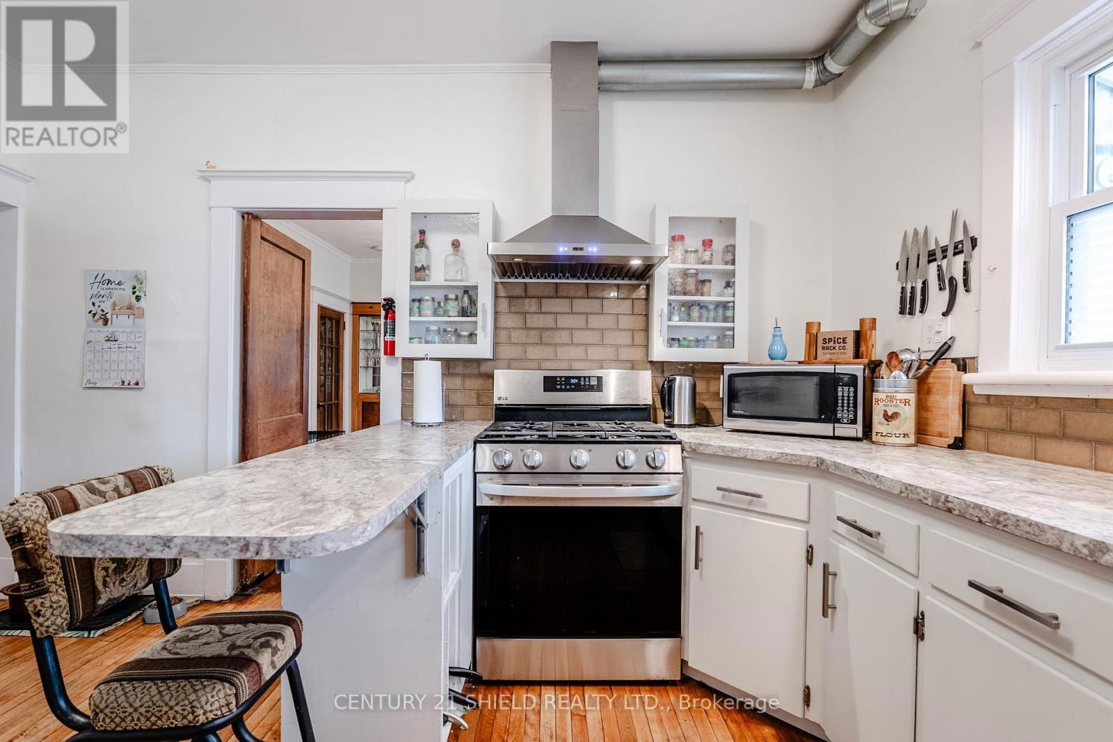 114 GLOUCESTER STREET NORTH Image 16
