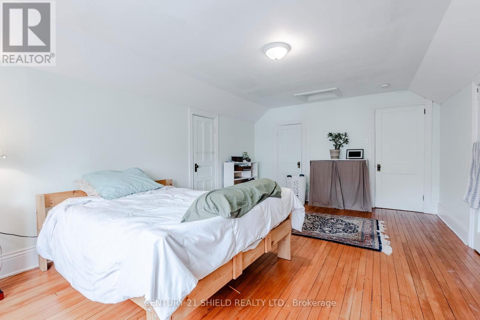 114 GLOUCESTER STREET NORTH Image 21