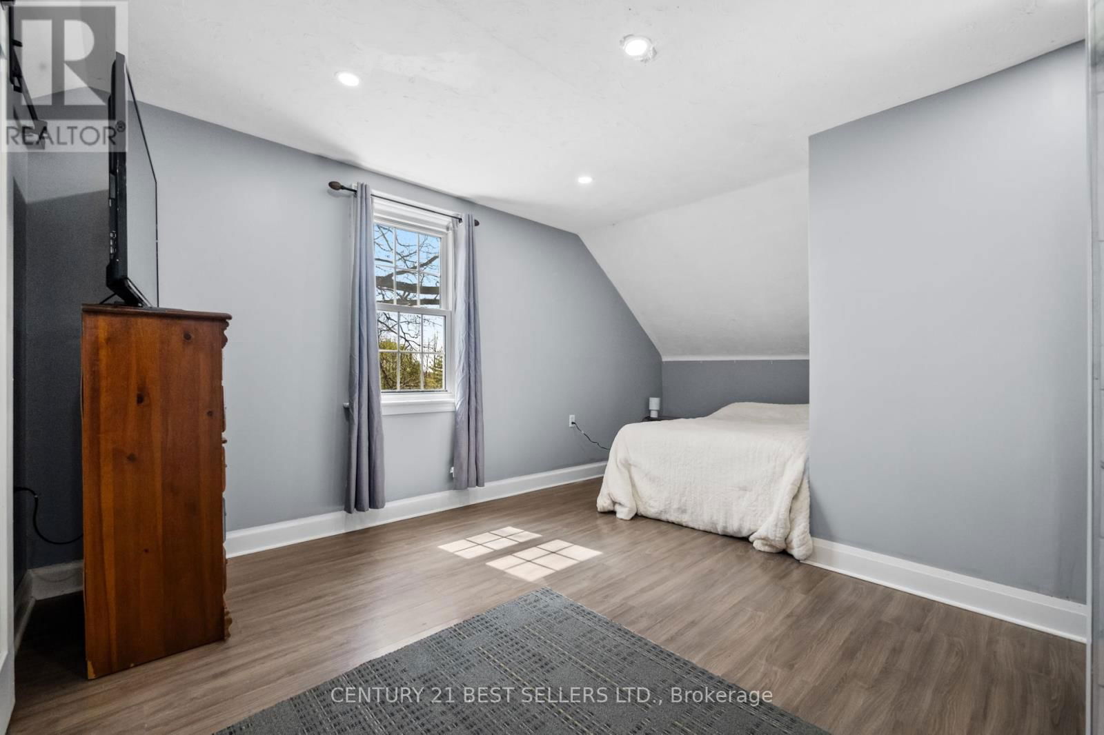 933 HIGHWAY 6 Image 26
